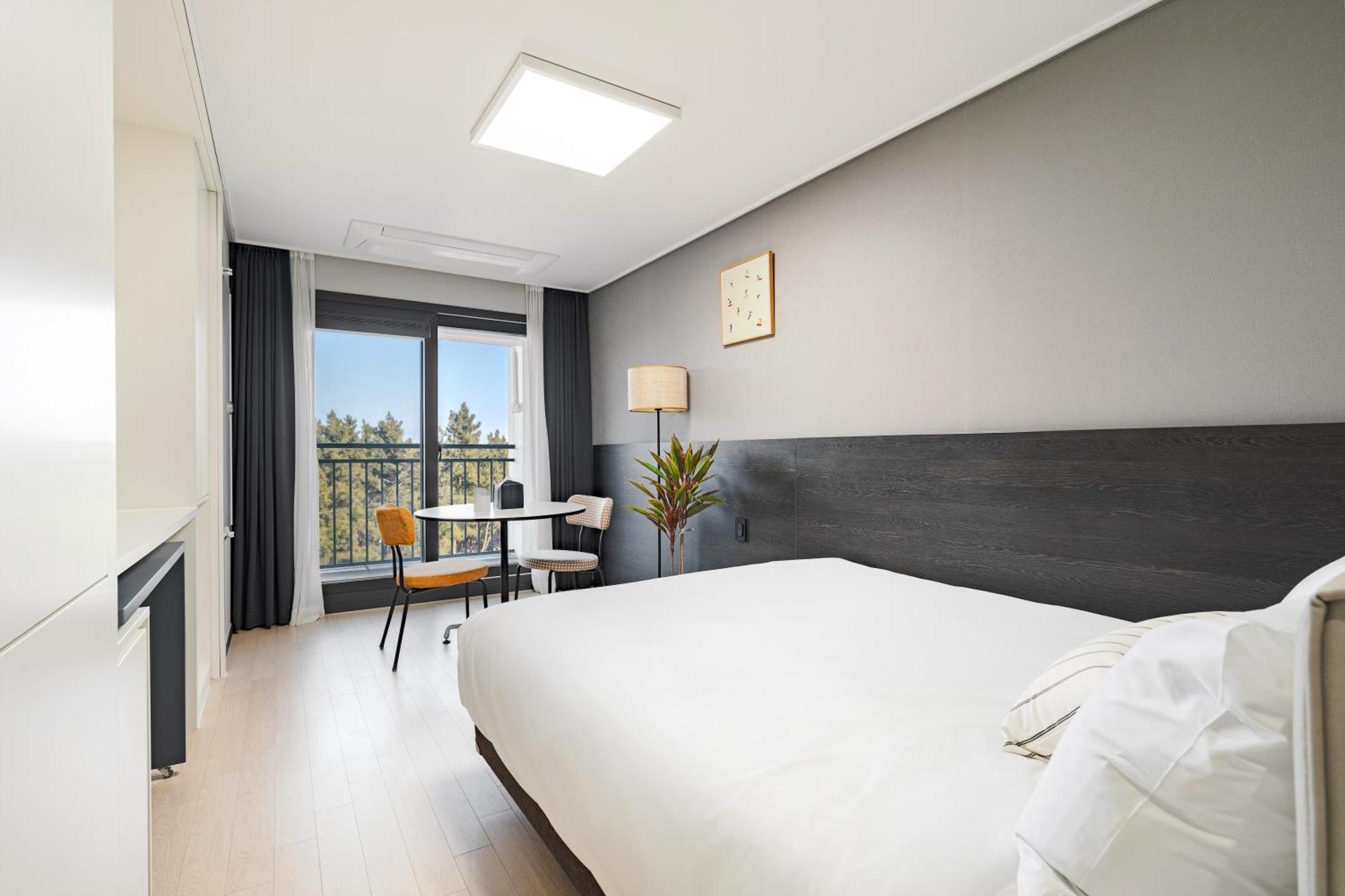 Urbanstay Sokcho Beach Ab מראה חיצוני תמונה