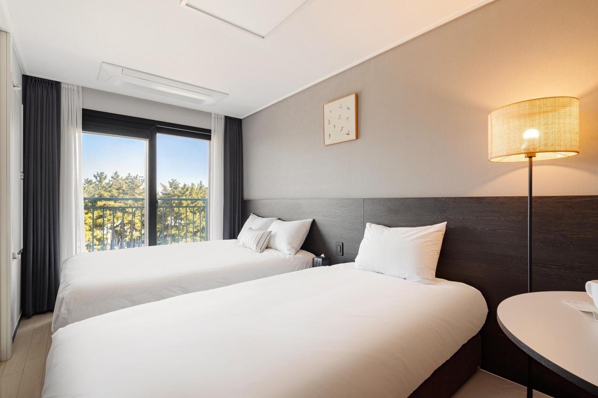 Urbanstay Sokcho Beach Ab מראה חיצוני תמונה