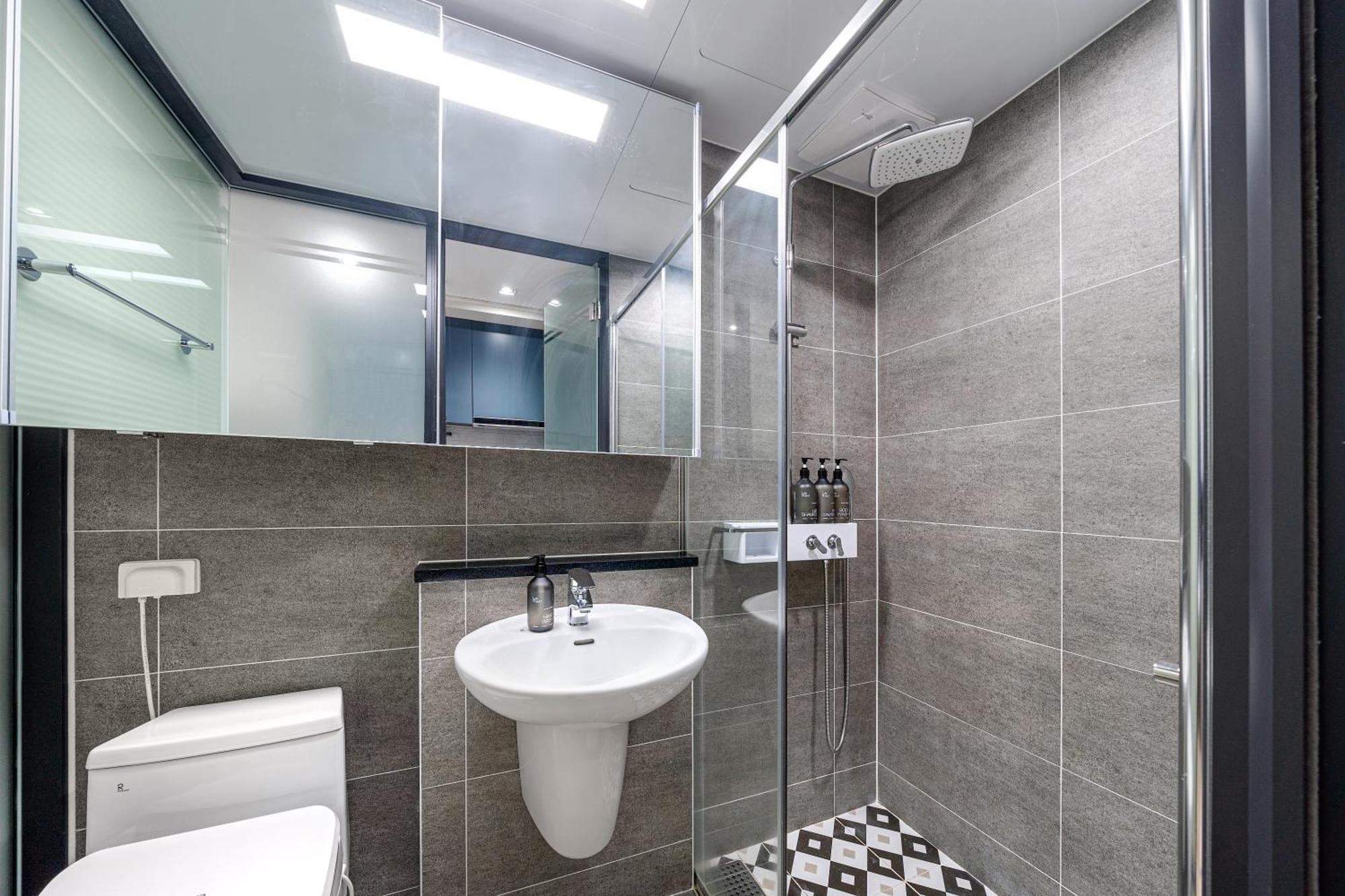 Urbanstay Sokcho Beach Ab מראה חיצוני תמונה