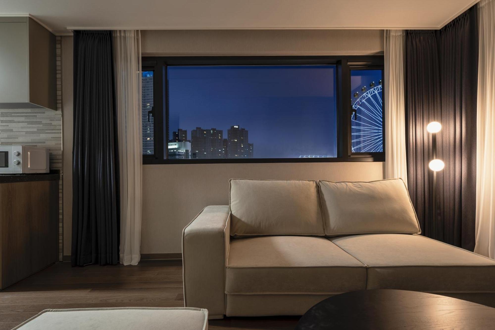 Urbanstay Sokcho Beach Ab מראה חיצוני תמונה
